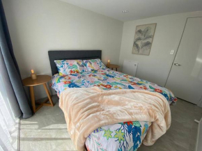 Cosy 2 bedroom unit in Howick close to bus and supermarket